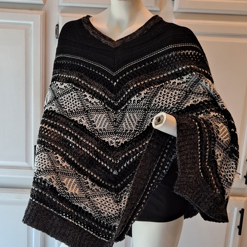 Kate & Sam Black and White Knit Poncho
